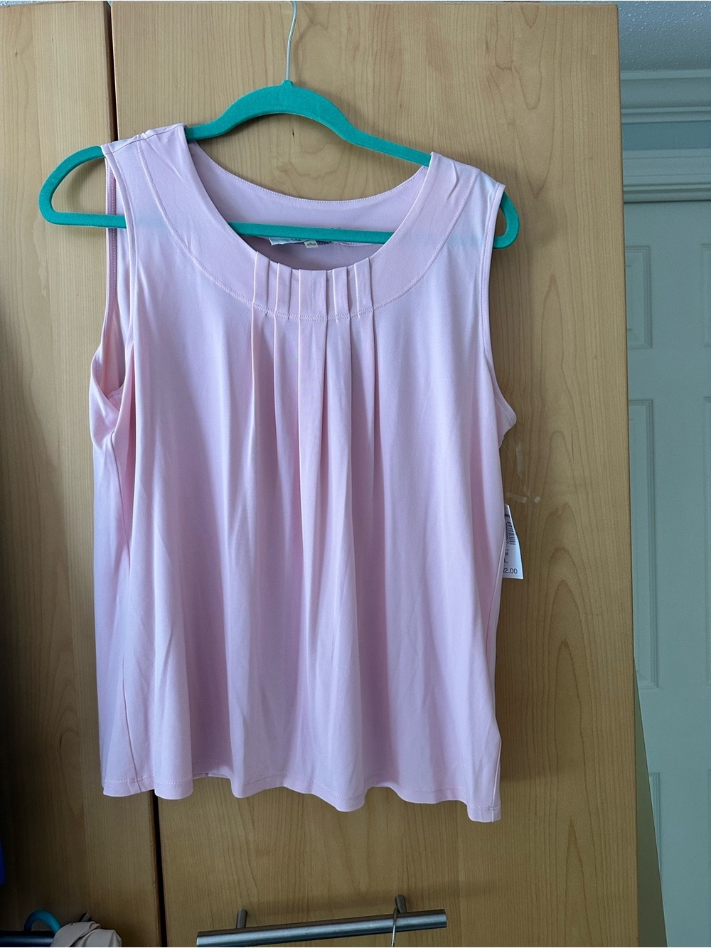 Jones Studio new with tags Sleeveless Pleated Round-Neck Tank Top - Light Pink